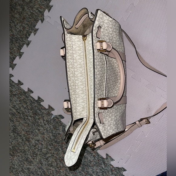 Vanilla & Pink Michael Kors purse - Picture 5 of 10